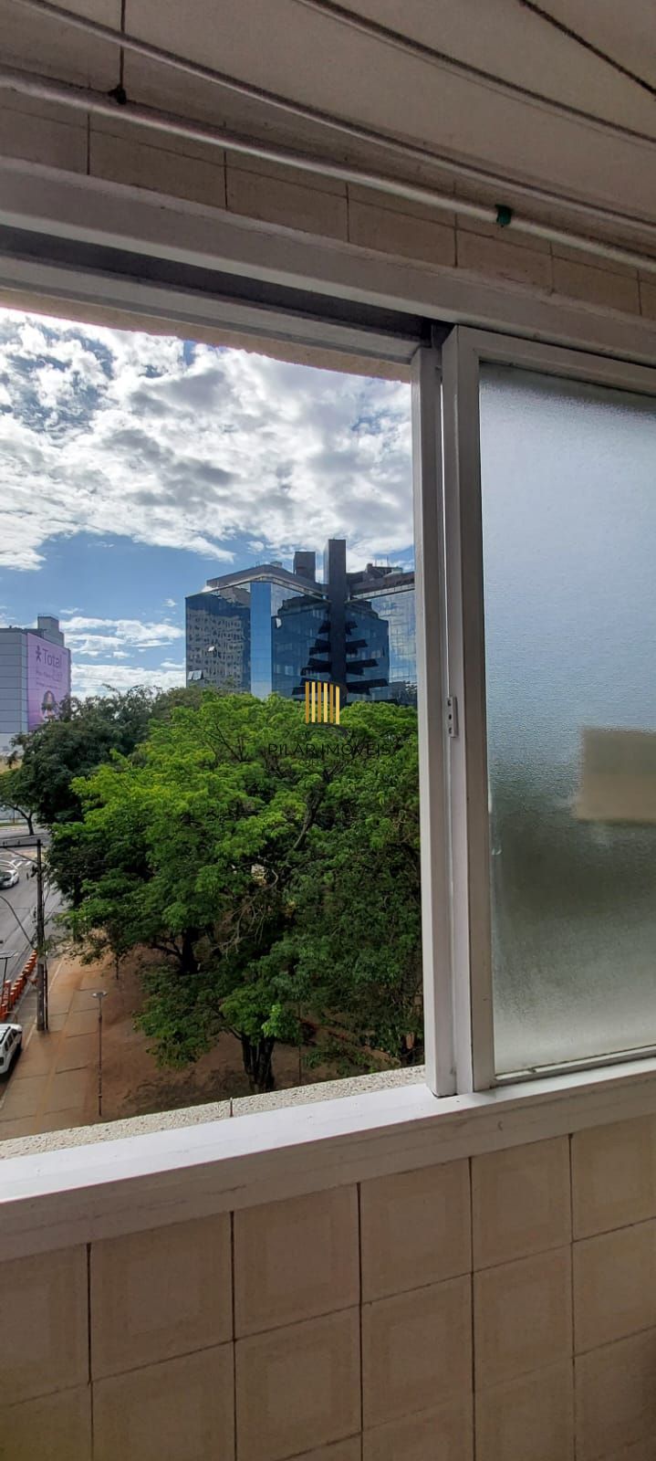 Apartamento um dormitório, panorâmico e próximo a URGS