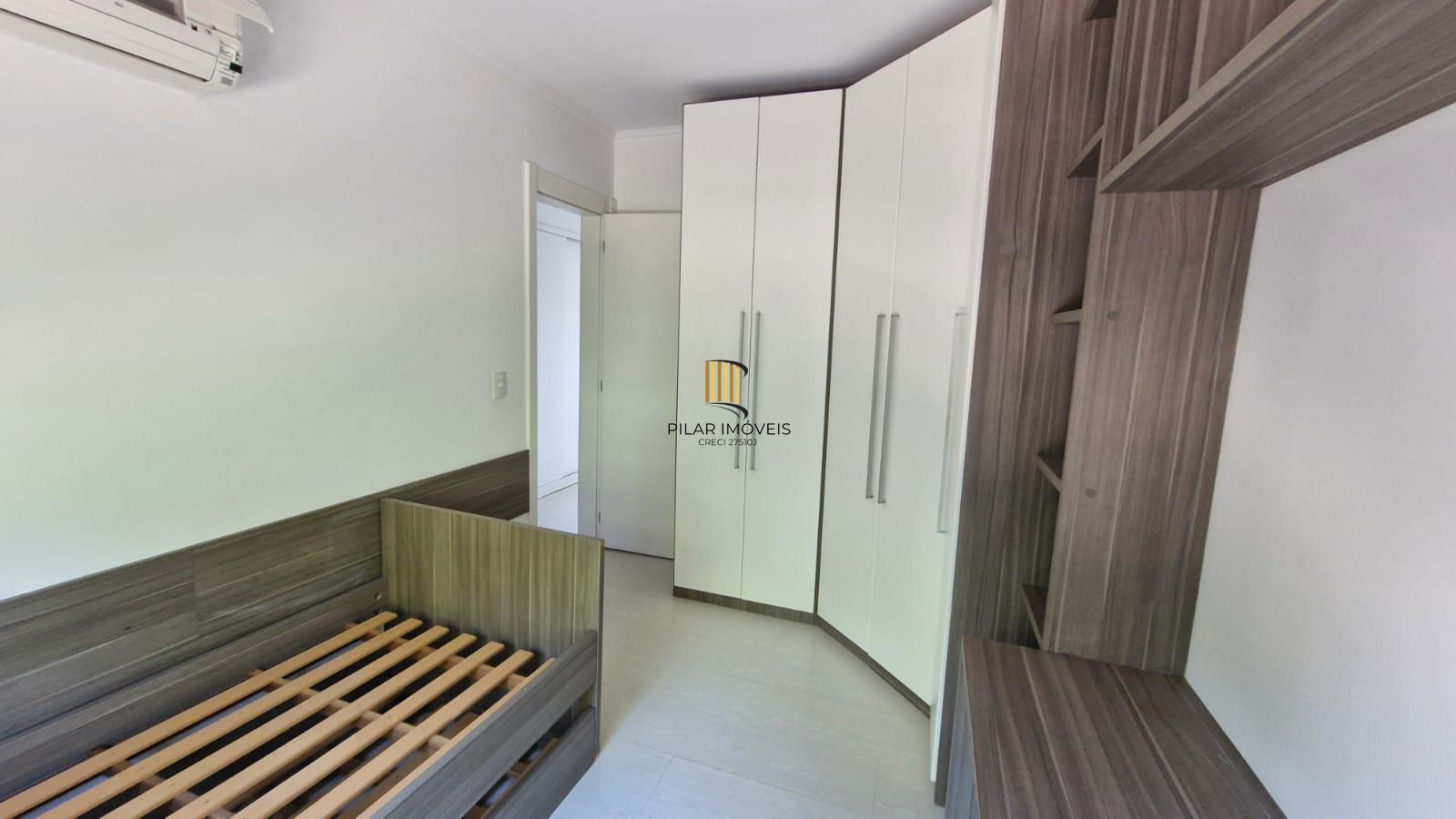 Casa em Condomínio fechado, 5 dormitórios sendo 2 suítes, 5 banheiros, 203 m² de área privativa, 2 garagem cobertas