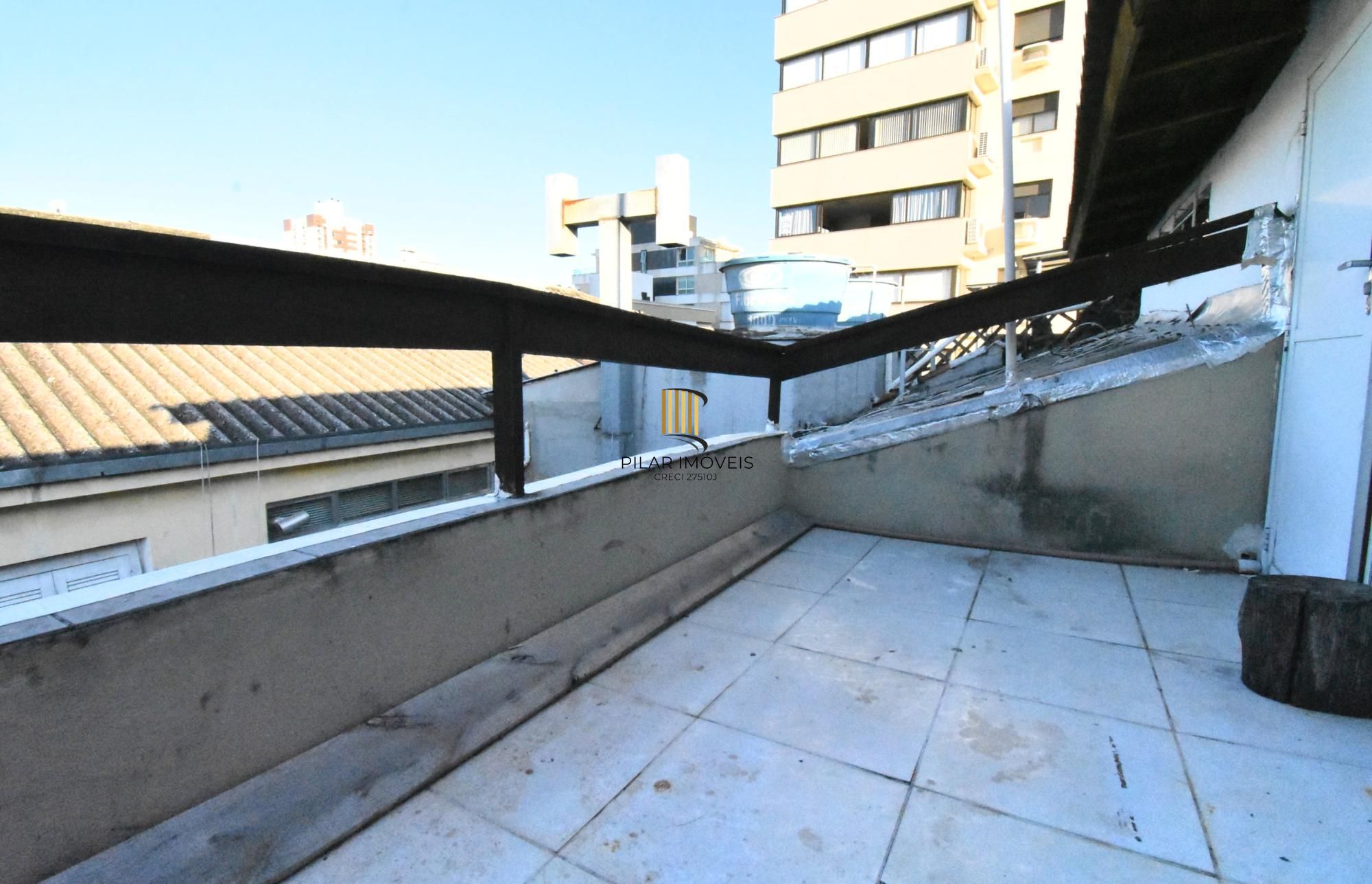 Apartamento de 4dormitórios, sendo uma suite churrasqueira e sacada 85m2 bairro Menino Deus.