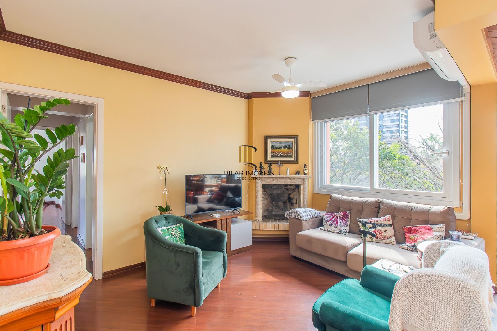 Apartamento panorâmico com três dormitórios, garagem