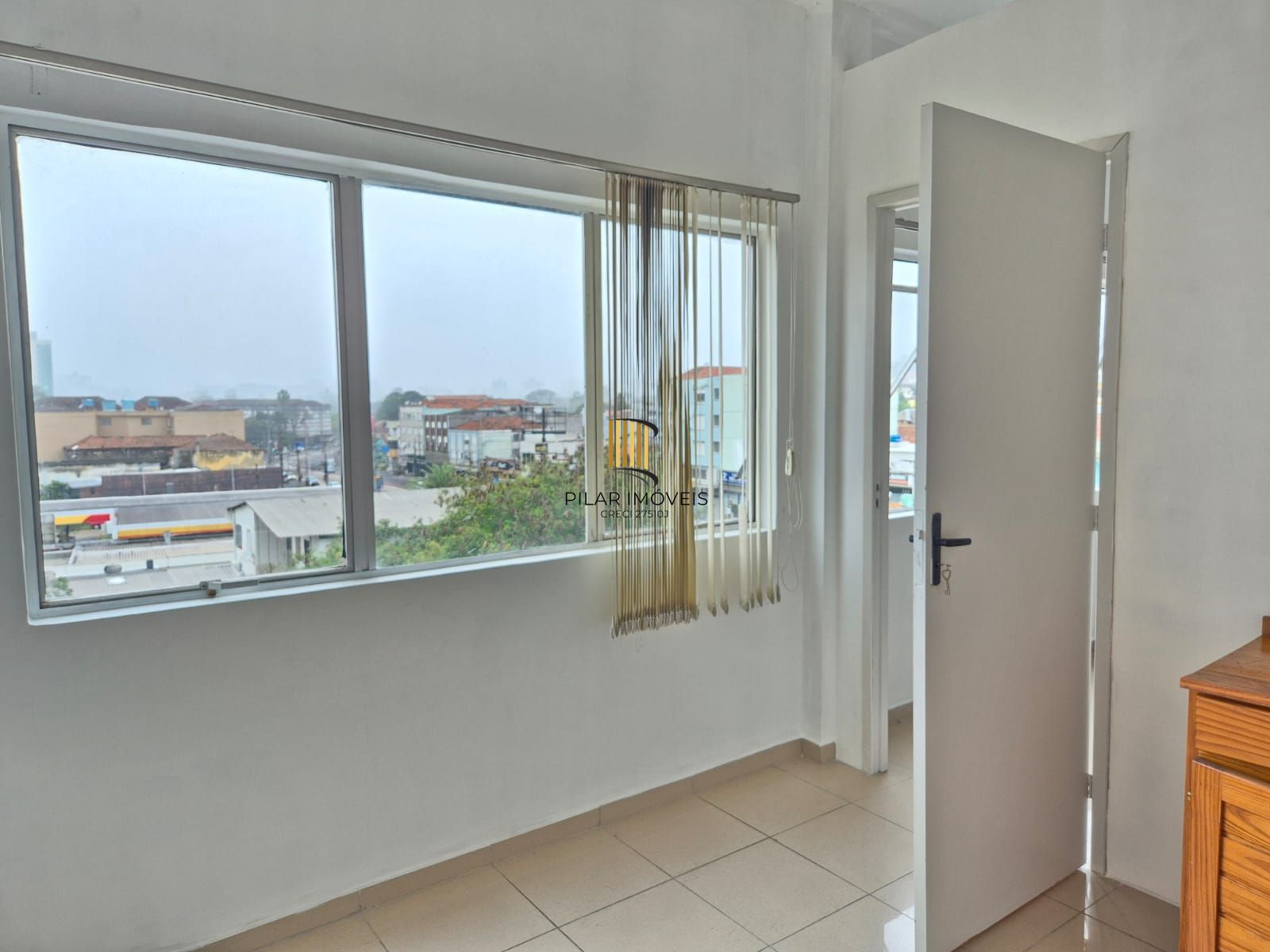Sala comercial reformada e desocupada