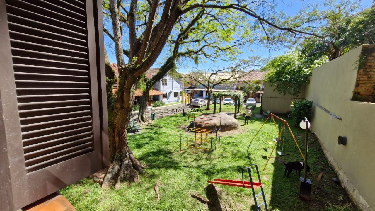 Casa em Condomínio Fechado em Ipanema com 4 dormitorios