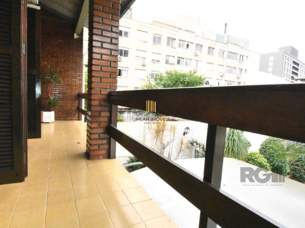 CASA - 5 dorms. -  3 vagas -  290 m² - MENINO DEUS