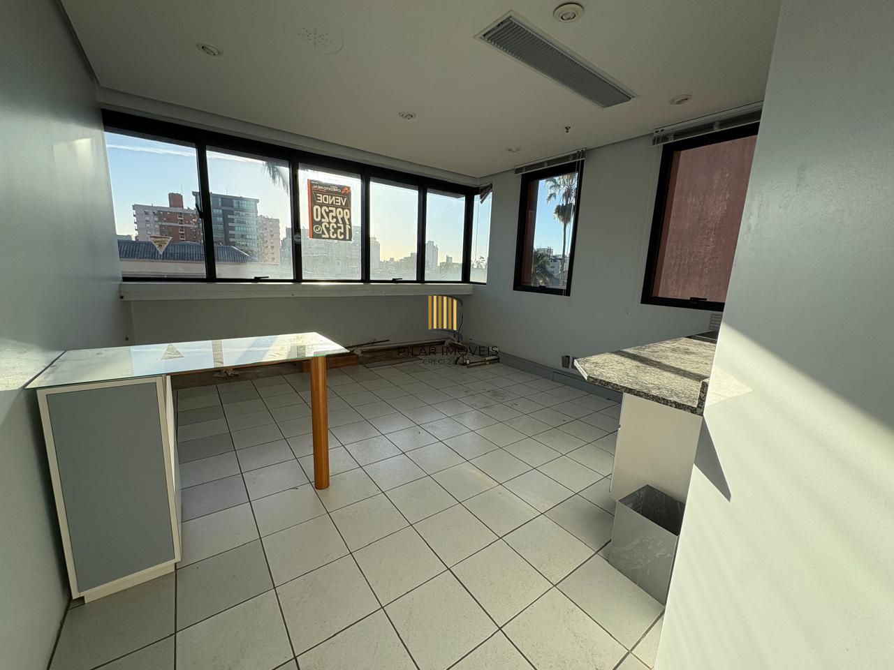 Sala/comercial 41,66 no Menino Deus