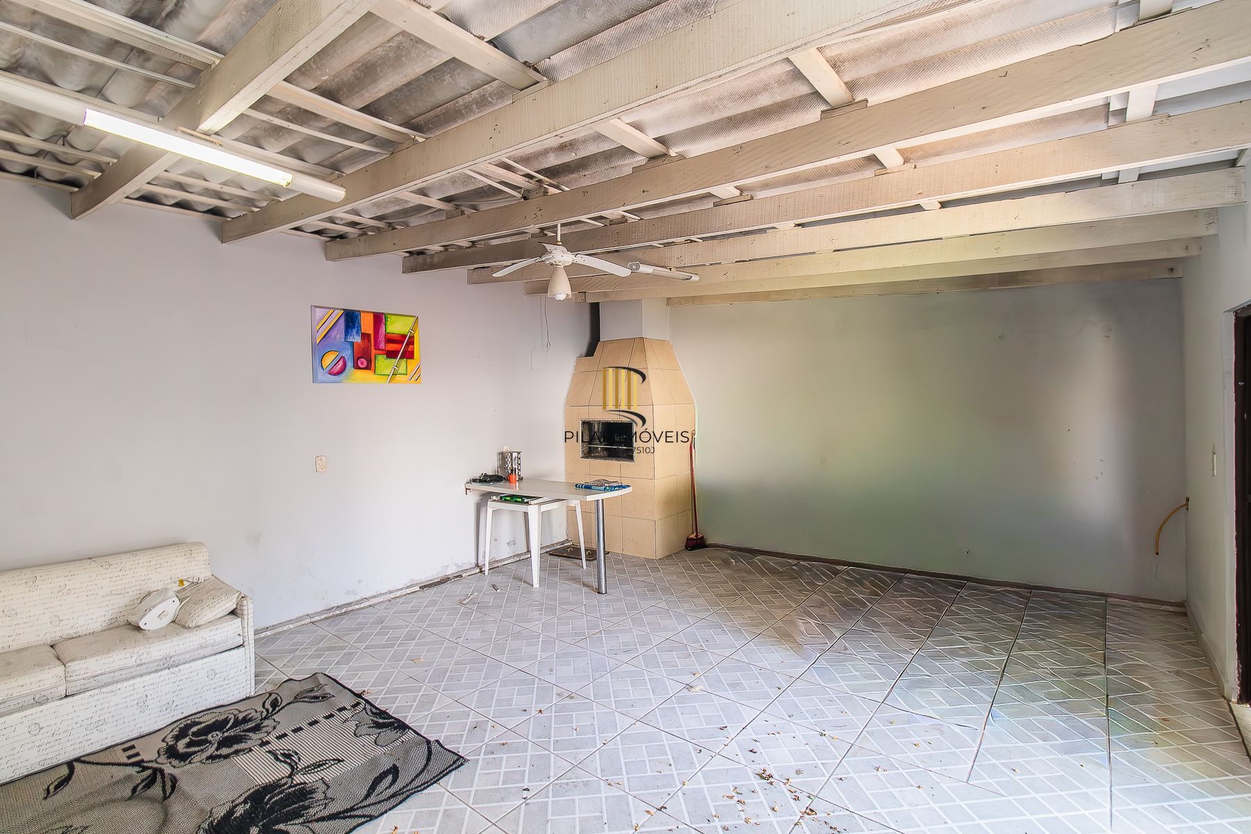 Casa 3 dormitórios, 5 vagas.