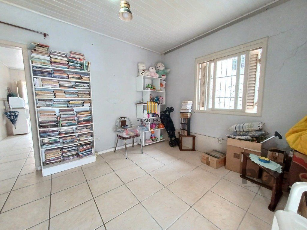 Casa térrea com edícula aos fundos