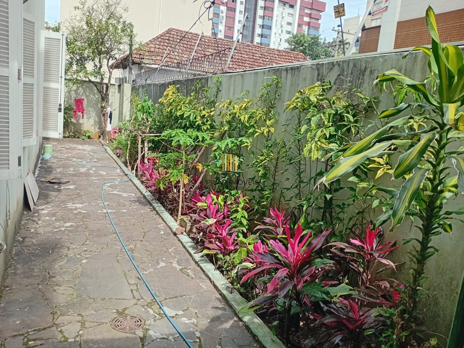 Apartamento 2  dormitórios  térreo com gardem