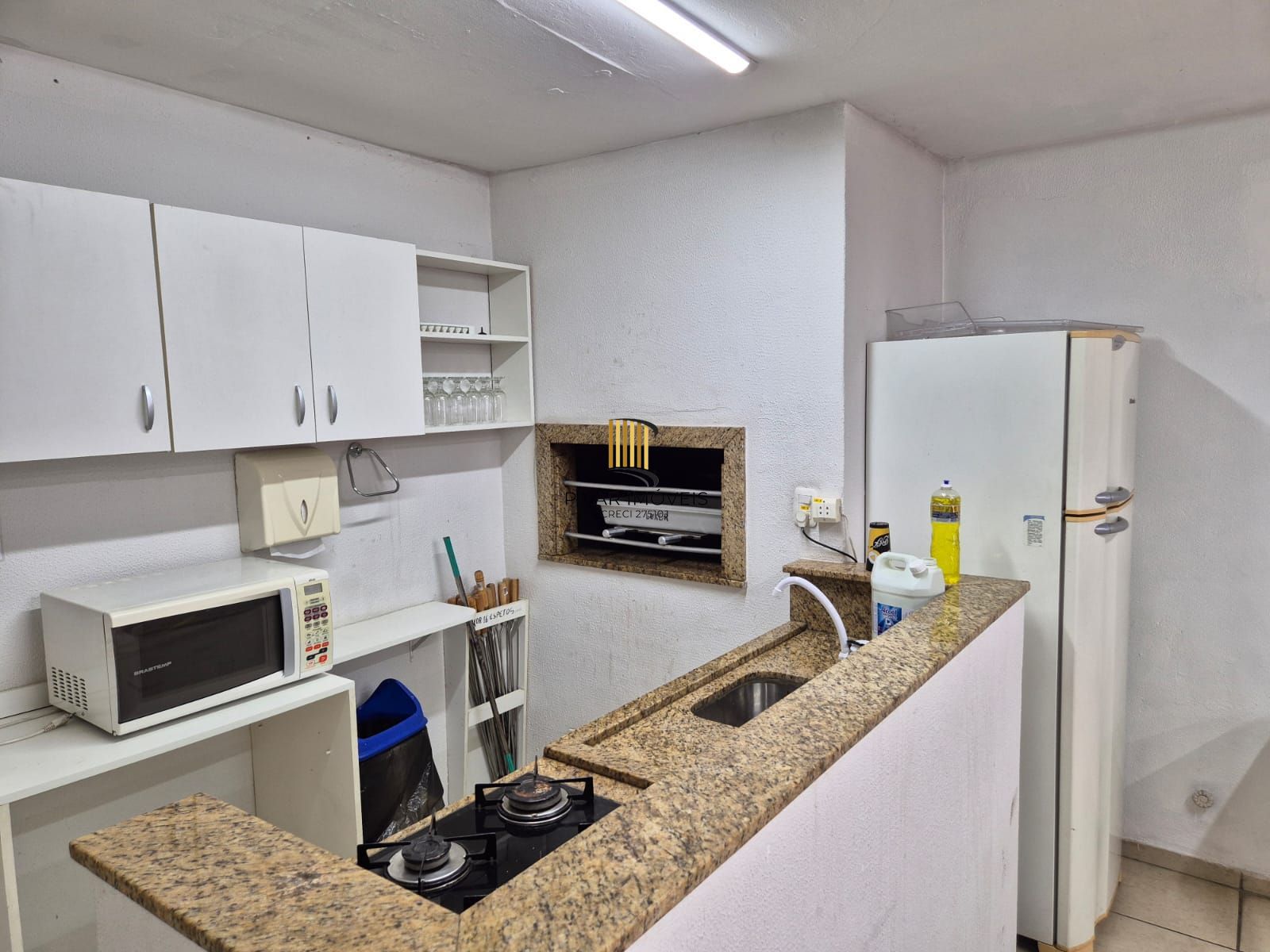 Sala comercial reformada e desocupada