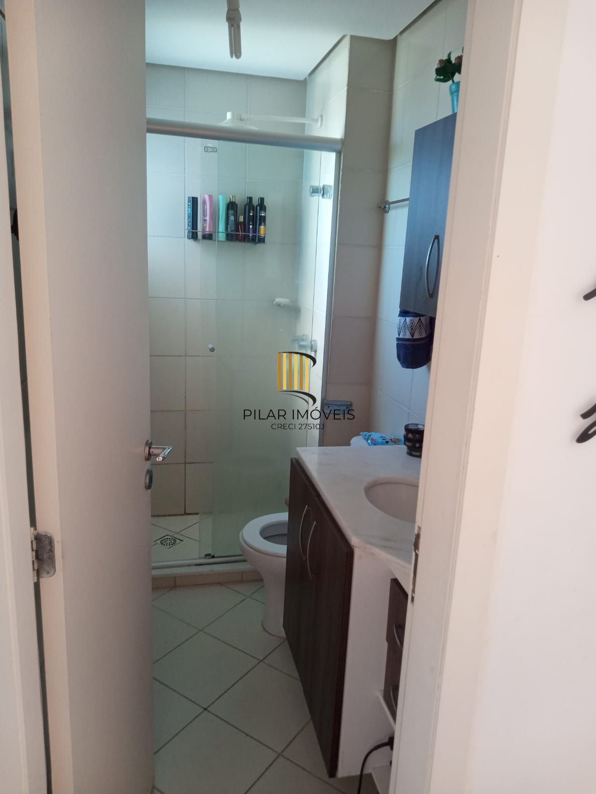 Apartamento 3 dormitórios ( 1 suíte) uma vaga estacionamento escriturada Bairro Cavalhada