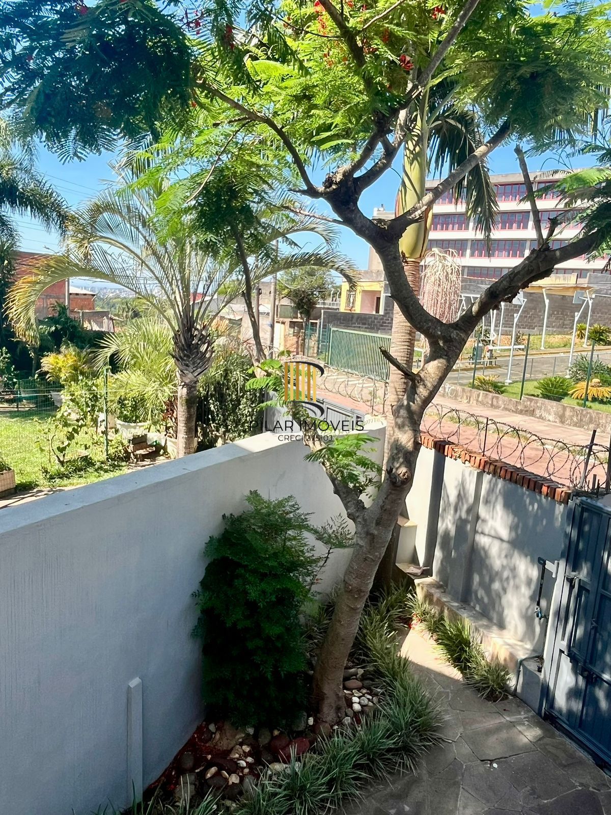 2 Casas independentes em terreno de 480m.