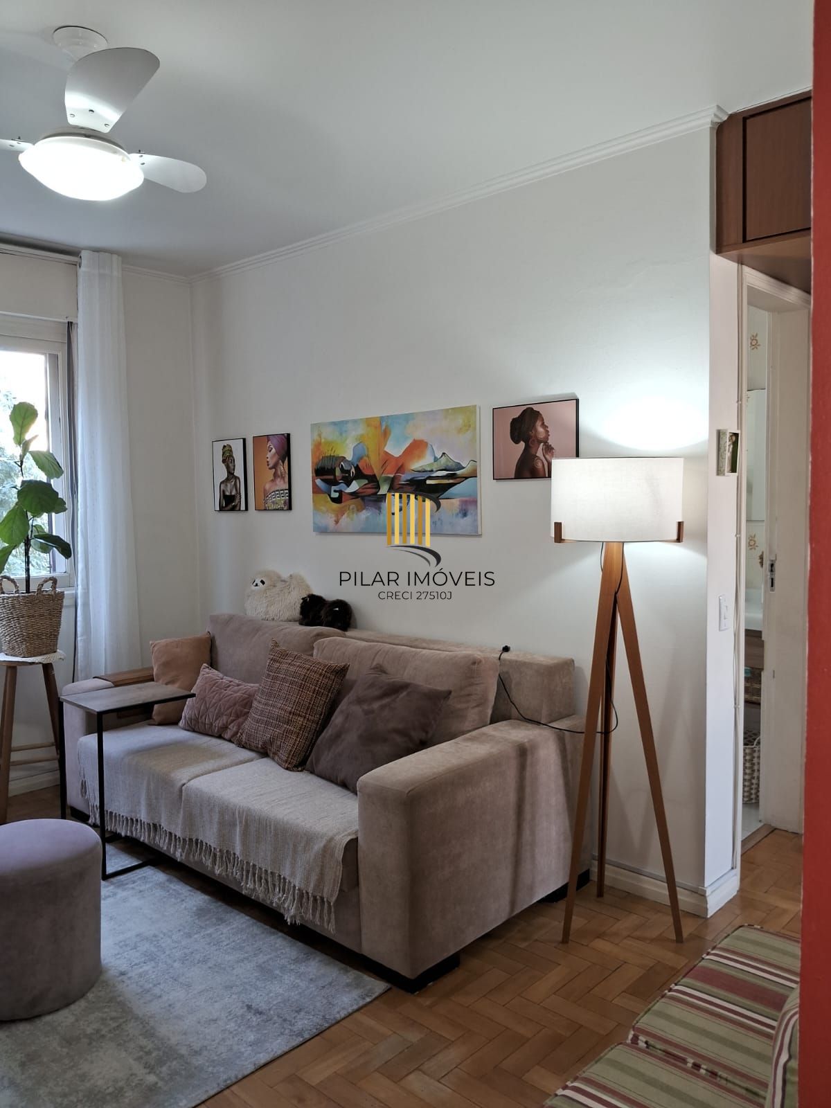 Apartamento de 58 m² com 2 quartos localizado no Bairro Menino Deus.