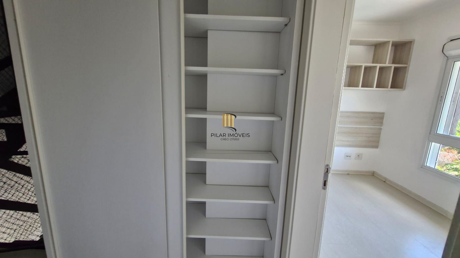 Casa em Condomínio fechado, 5 dormitórios sendo 2 suítes, 5 banheiros, 203 m² de área privativa, 2 garagem cobertas
