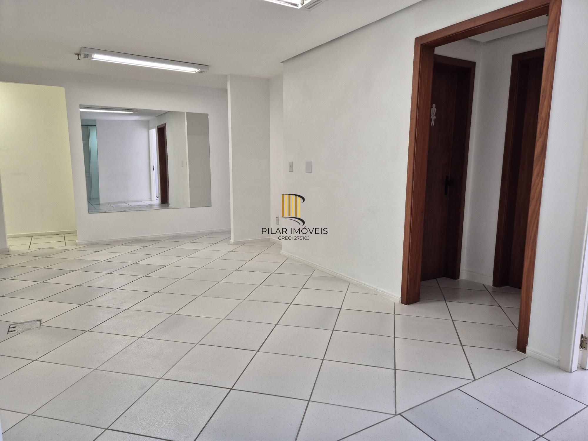 Sala com 6 divisórias e 2 vagas