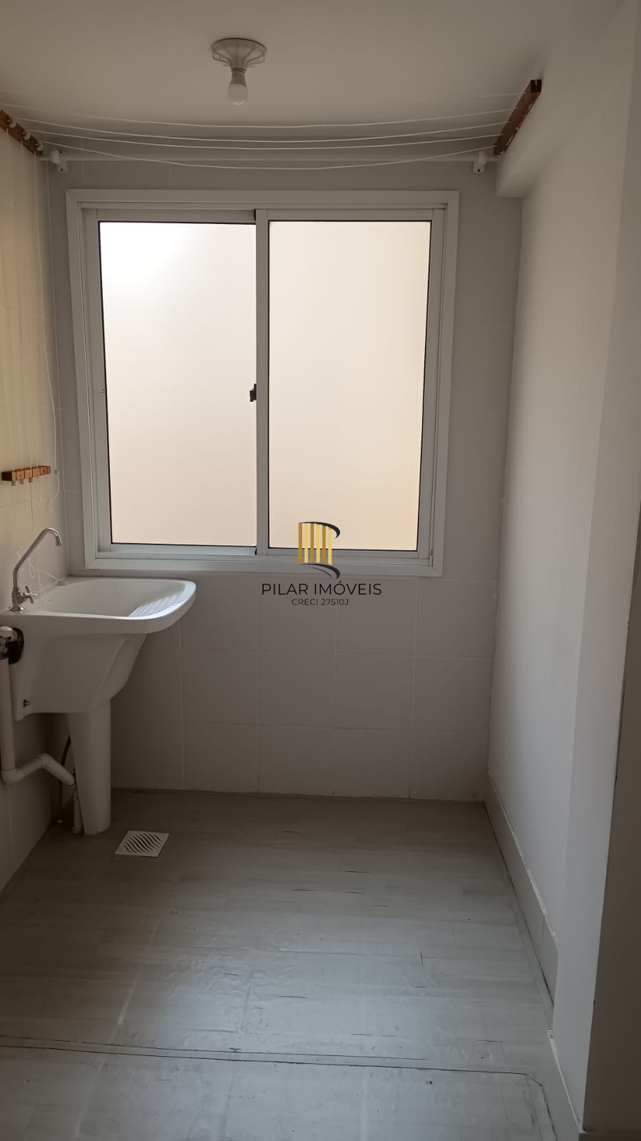 Apartamento três dormitórios (uma suíte), uma vaga escriturada/coberta Bairro Partenon