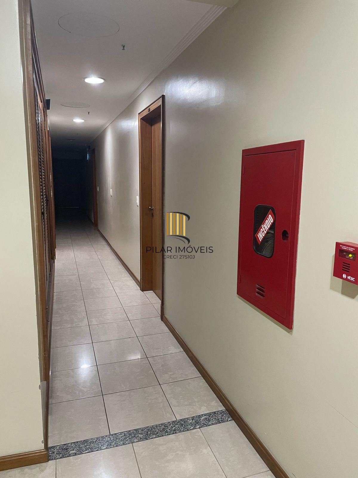 Sala Comercial de 48 m² com garagem, prédio com portaria presencial