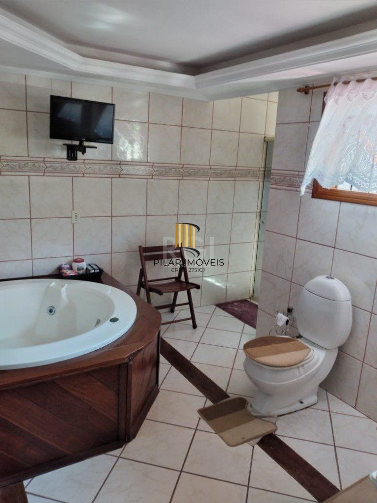 Casa para Venda - 243m², 2 dormitórios, sendo 1 suites, 3 vagas - Glória