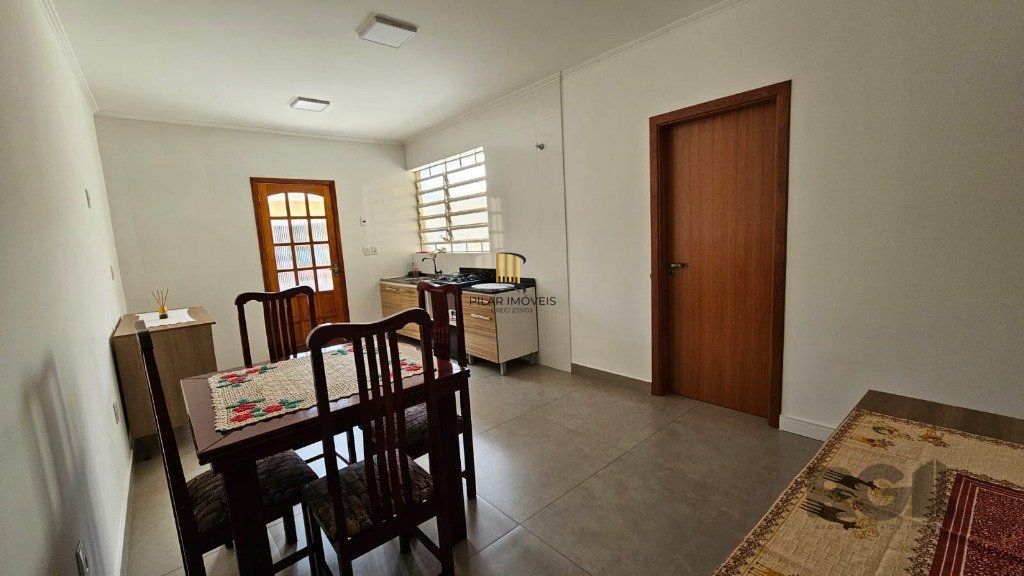 Casa 3 dormitórios, 5 vagas, 155 m² área construída, terreno 300m², Nonoai.