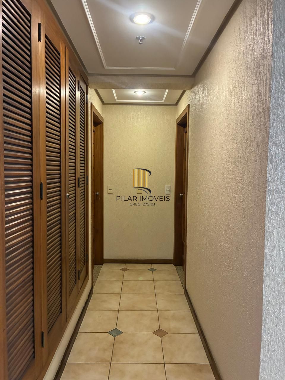 Ótima sala de 24,88 metros quadrados no Menino Deus