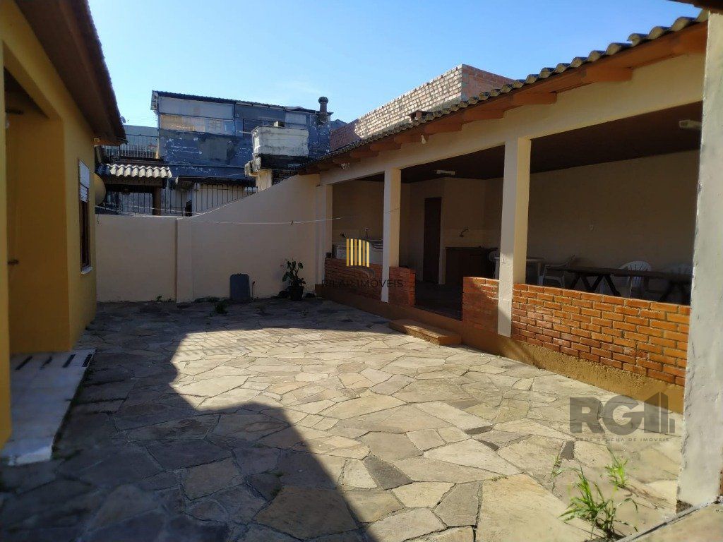 Casa térrea em ótimo estado.