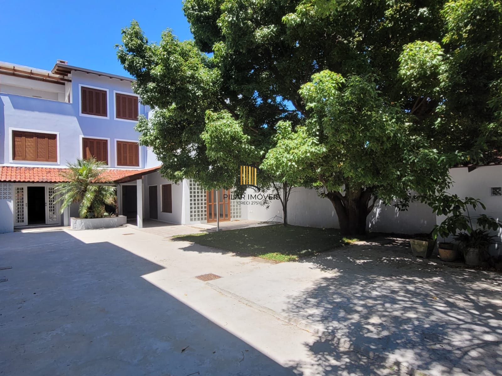 Casa no bairro Ipanema com 291 m² de área privativa e 8 garagens