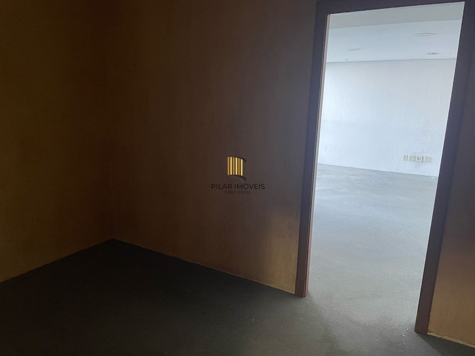 Sala Comercial de 48 m² com garagem, prédio com portaria presencial