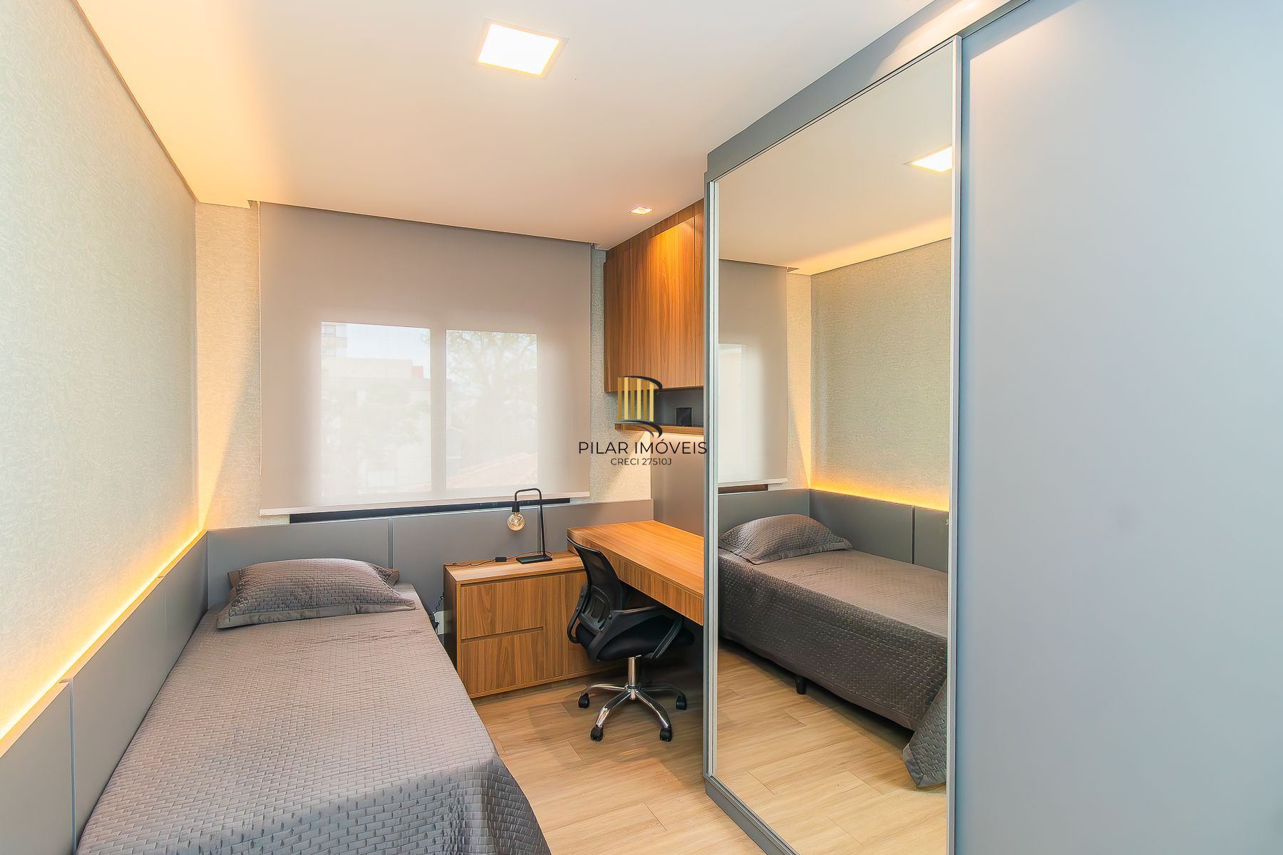 APARTAMENTO 2 D (um suíte) 80,45m² - 1 vaga simples descoberta- MENINO DEUS