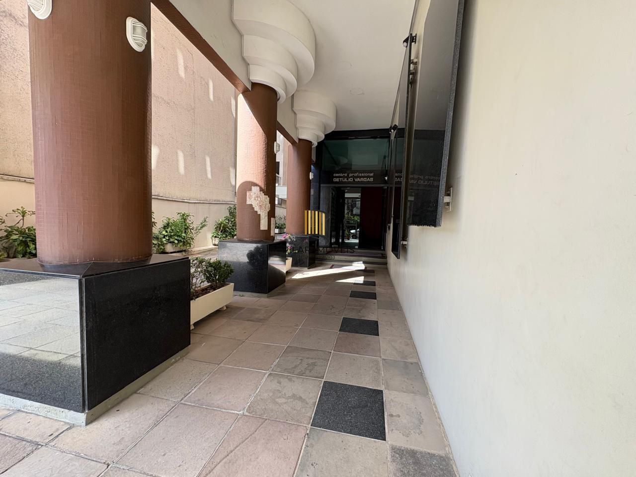 Sala/comercial 41,66 no Menino Deus