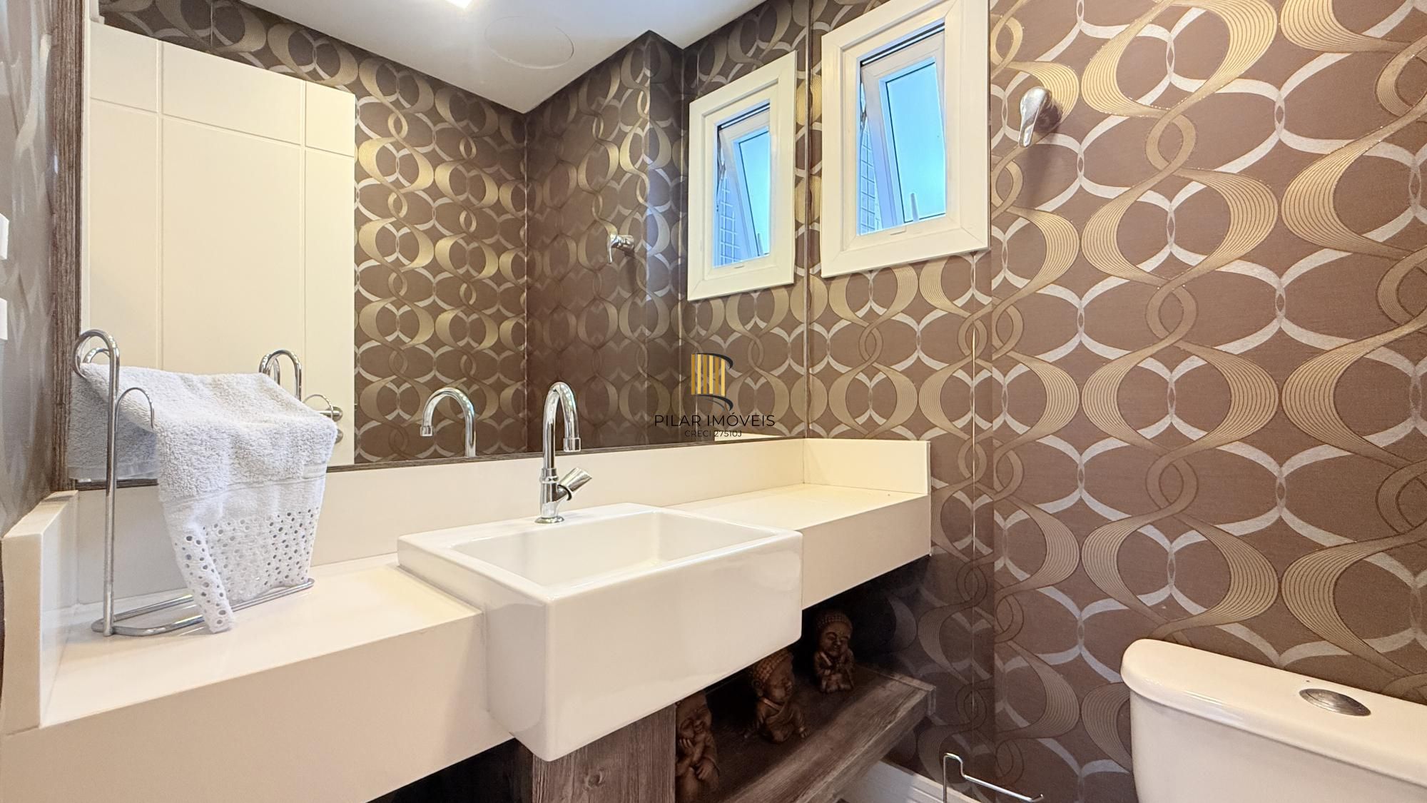Excelente apartamento amplo com 2 dormitórios, 2 suítes mais dependência de empregada ou gabinete ou 3º dormitório