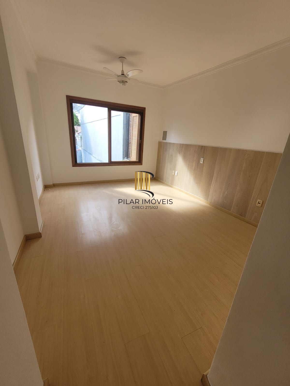 Casa no bairro Ipanema com 291 m² de área privativa e 8 garagens