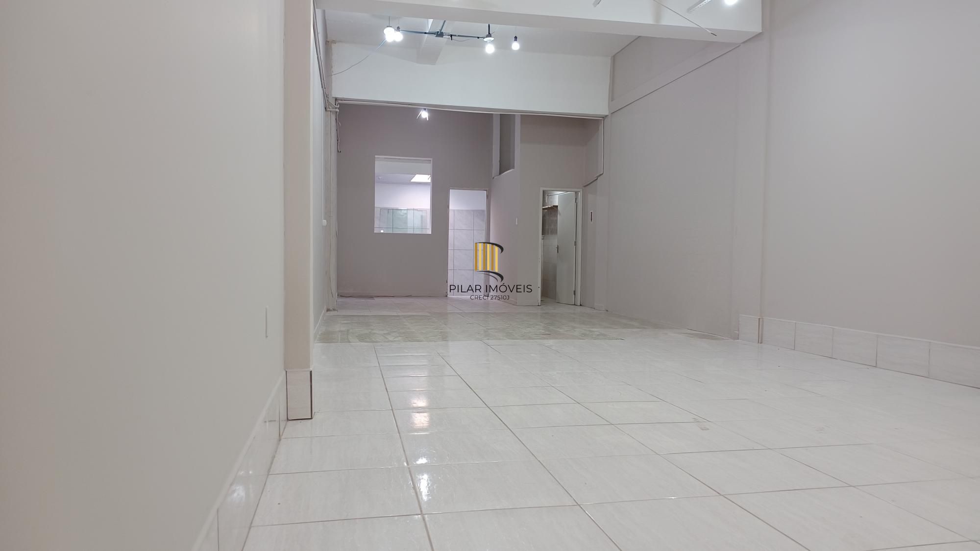 Lojão no miolo da Av. Assis Brasil