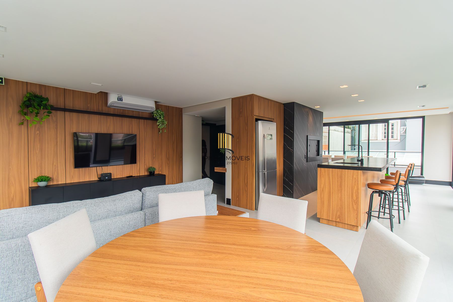 APARTAMENTO 2 D (um suíte) 80,45m² - 1 vaga simples descoberta- MENINO DEUS