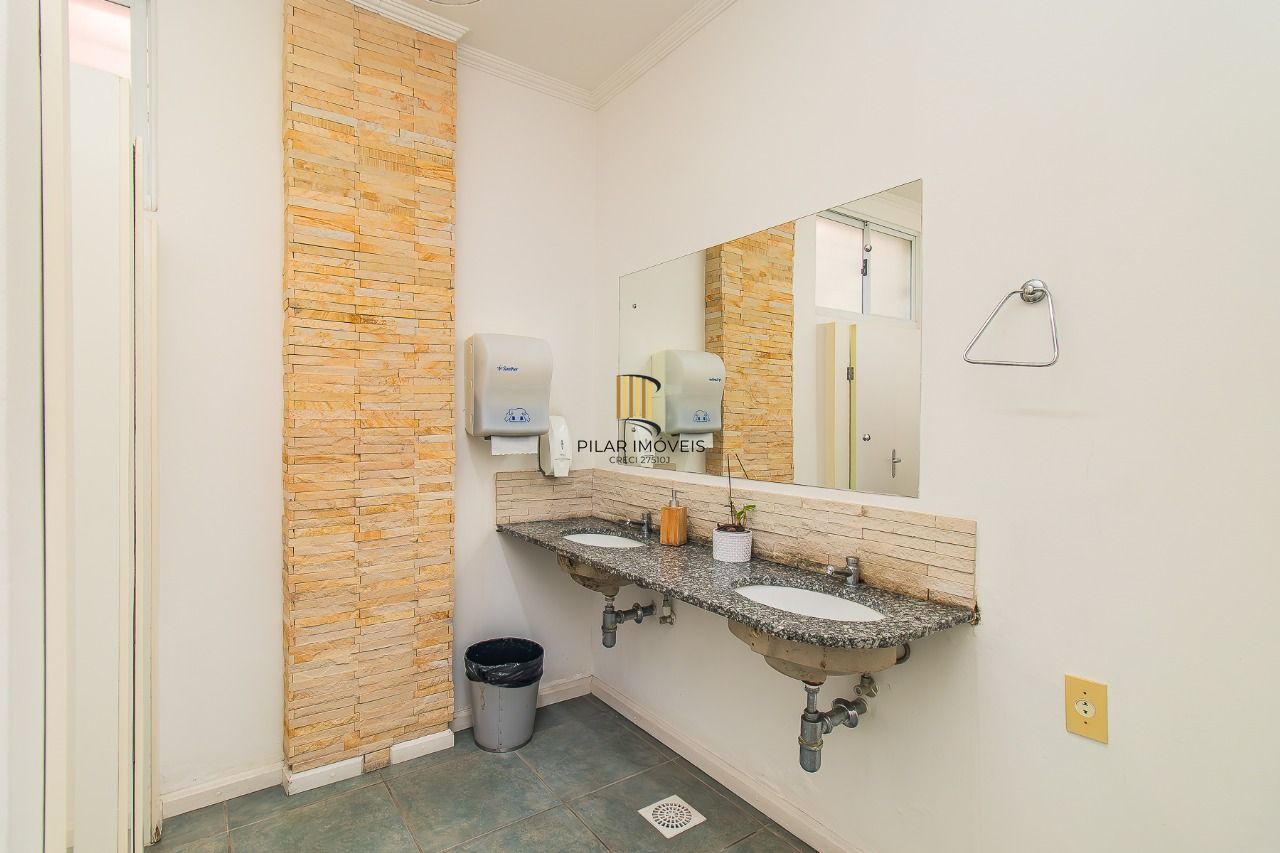 Sala Comercial 1 dormitório no bairro Menino Deus