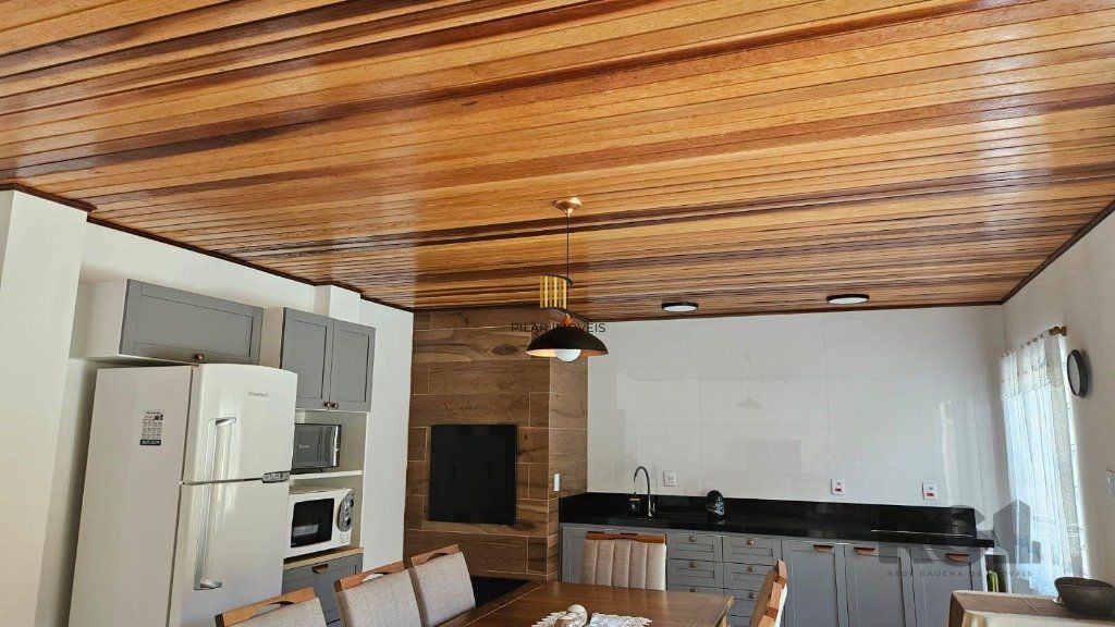 Casa 3 dormitórios, 5 vagas, 155 m² área construída, terreno 300m², Nonoai.