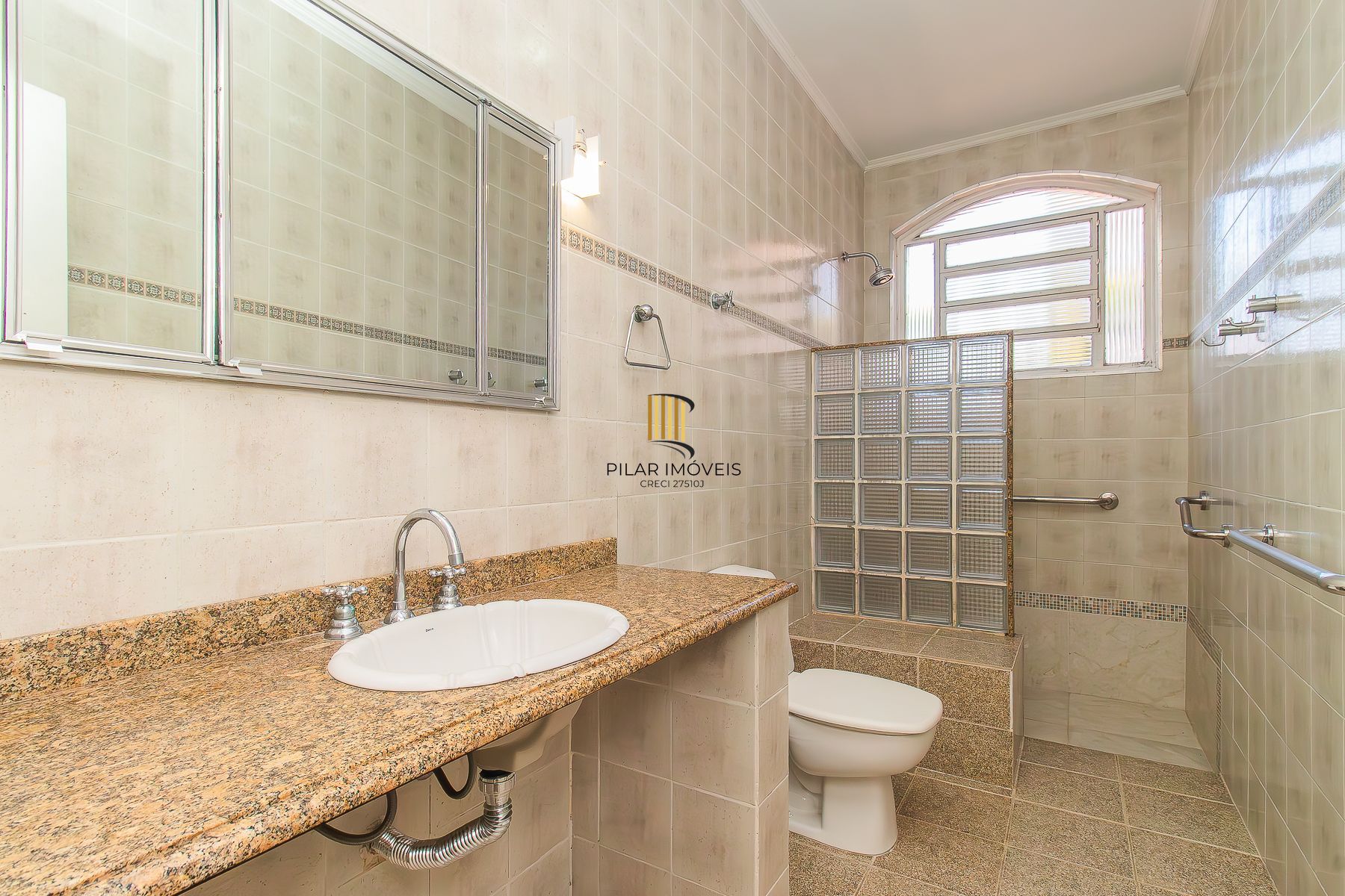 Casa com 5 dormitórios e muito mais