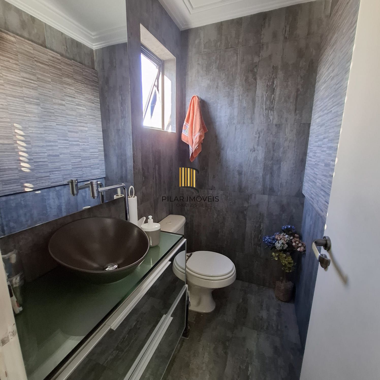 Sala Comercial com vaga para um carro escriturada