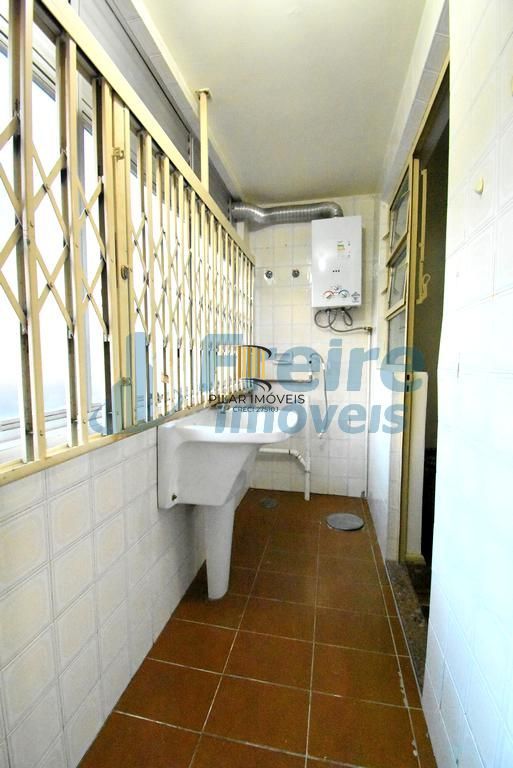 Apartamento no bairro Menino Deus, 2 dorm. e 1 garagem
