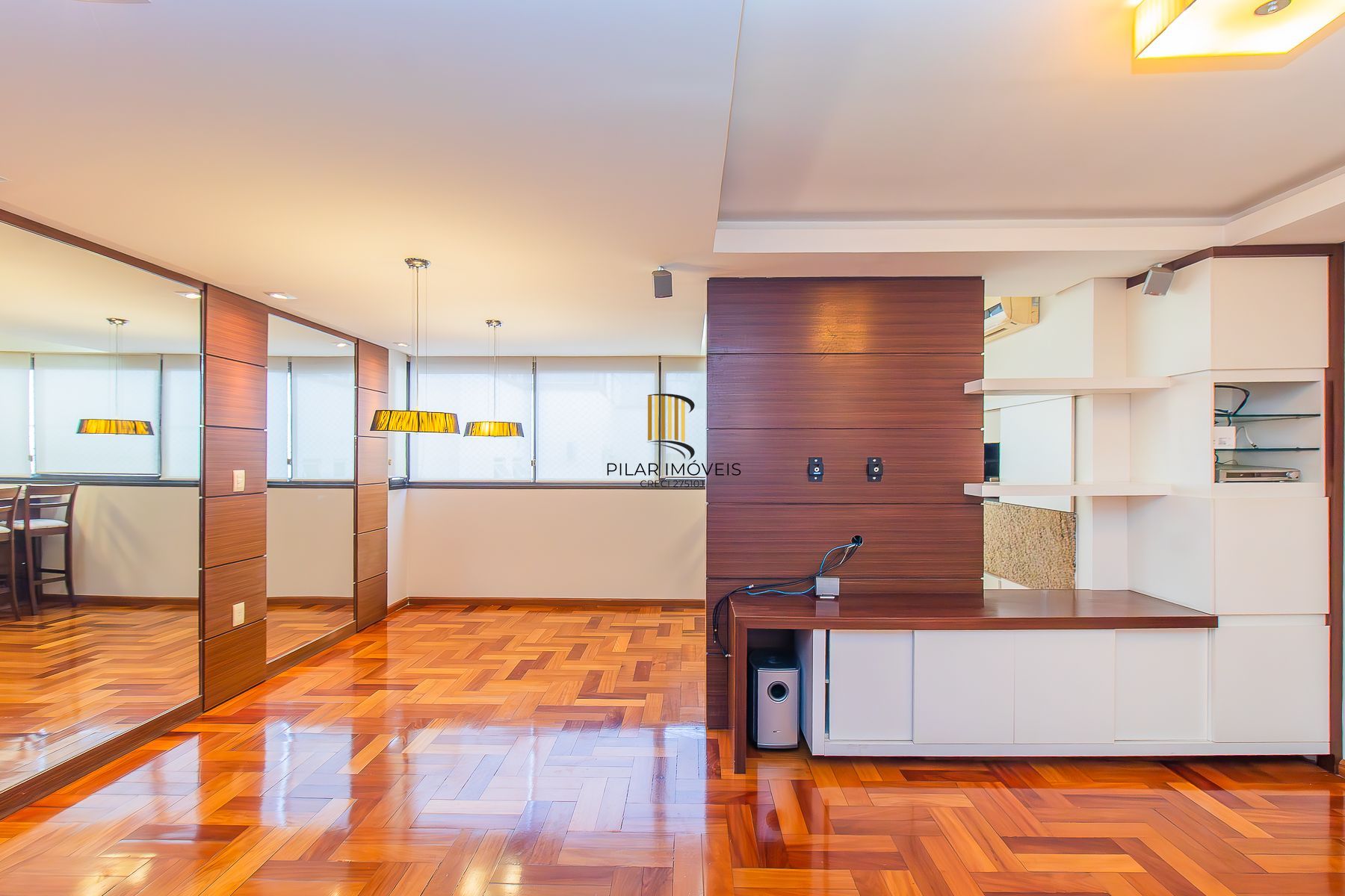 Apartamento semi mobiliado, impecável, com 126m² privativo.