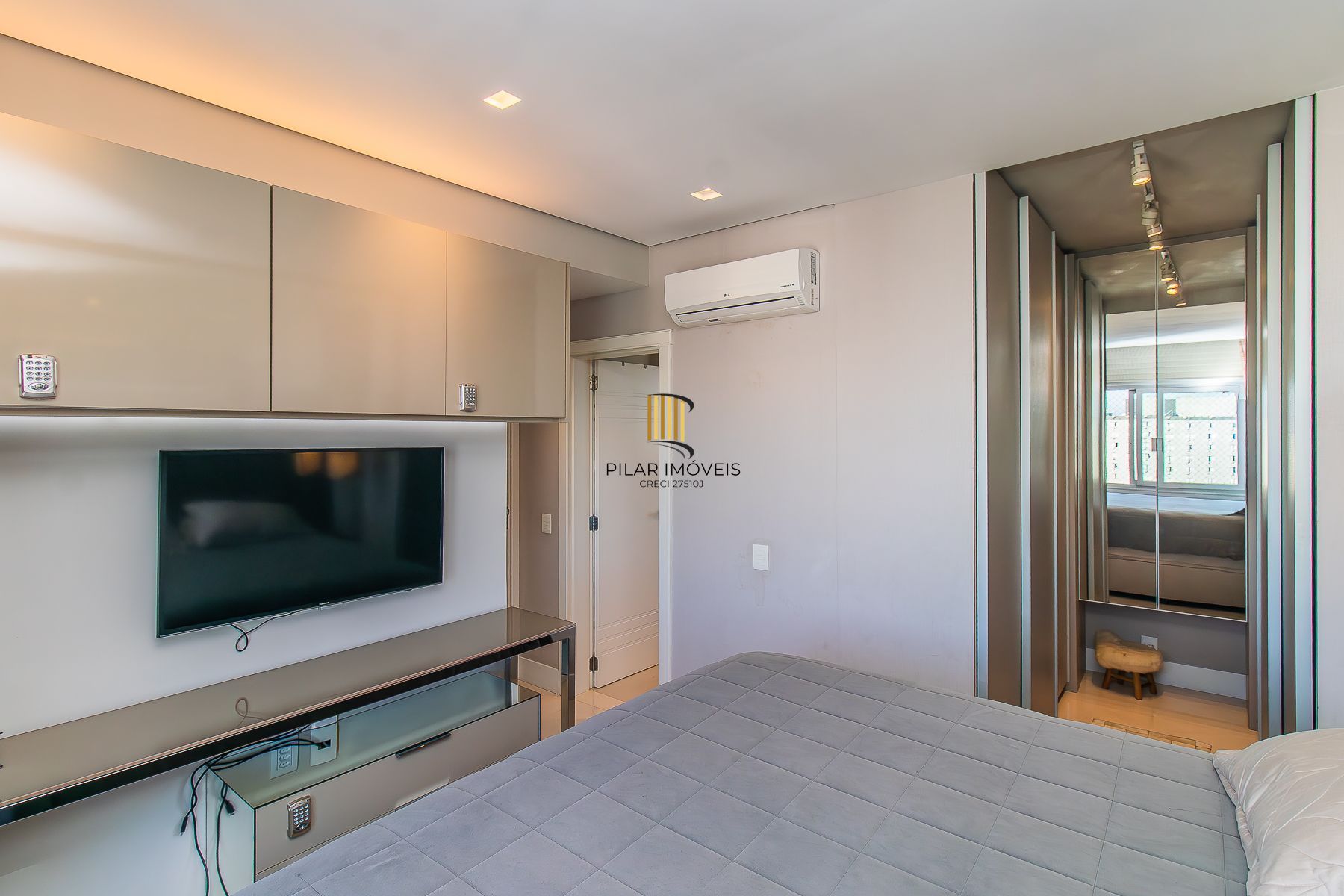 Apartamento 3 suítes 3 vagas no Moinhos
