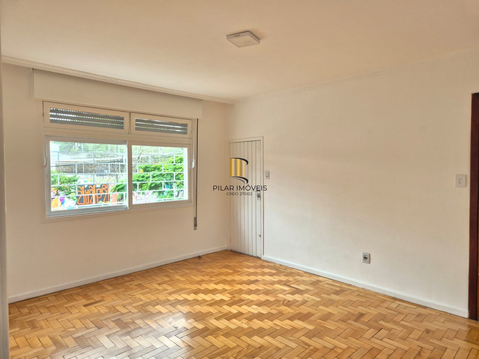 2D com garagem com churrasqueira