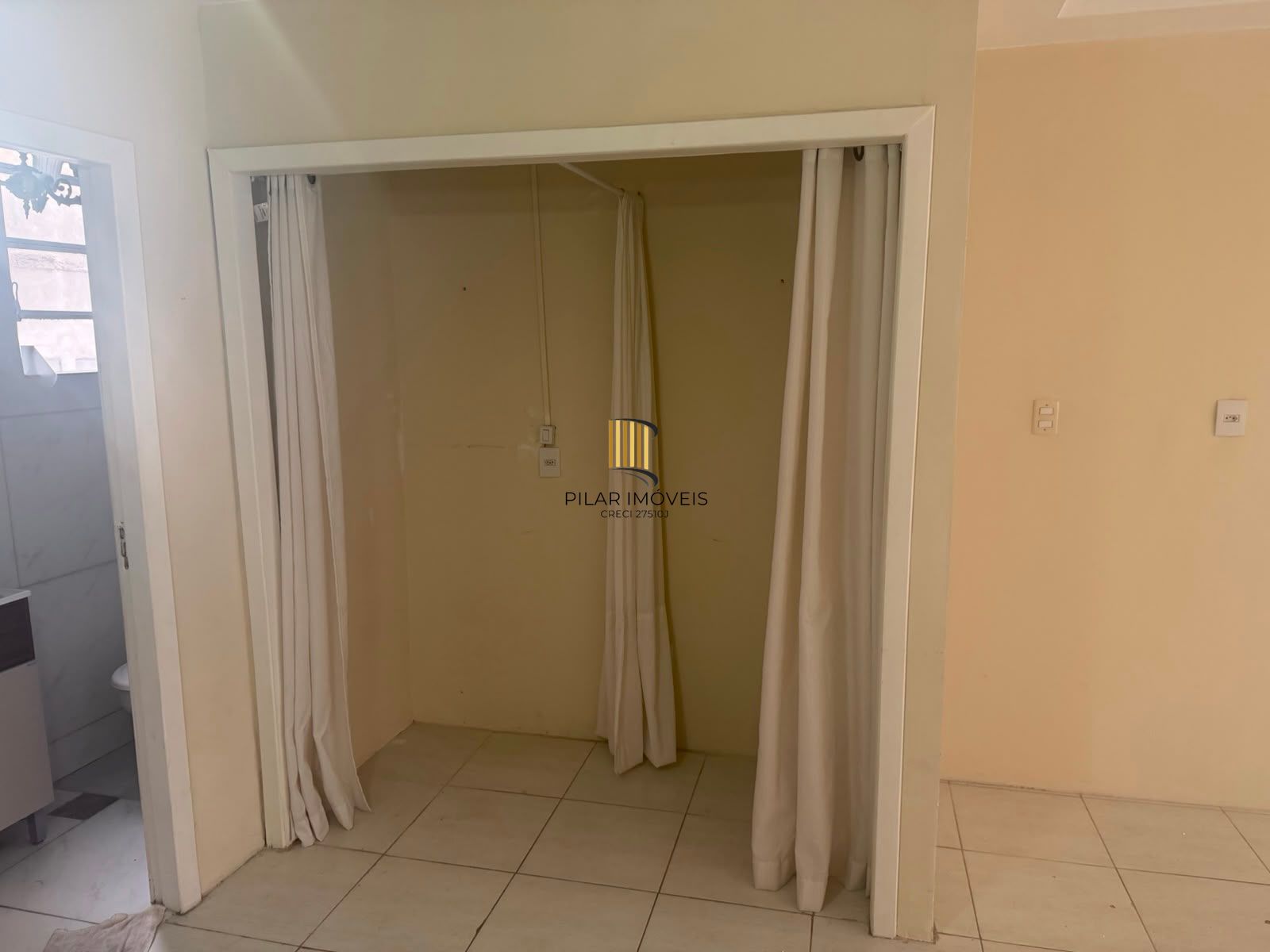 Excelente oportunidade sala comercial rua DR. flores , 0 dormitório