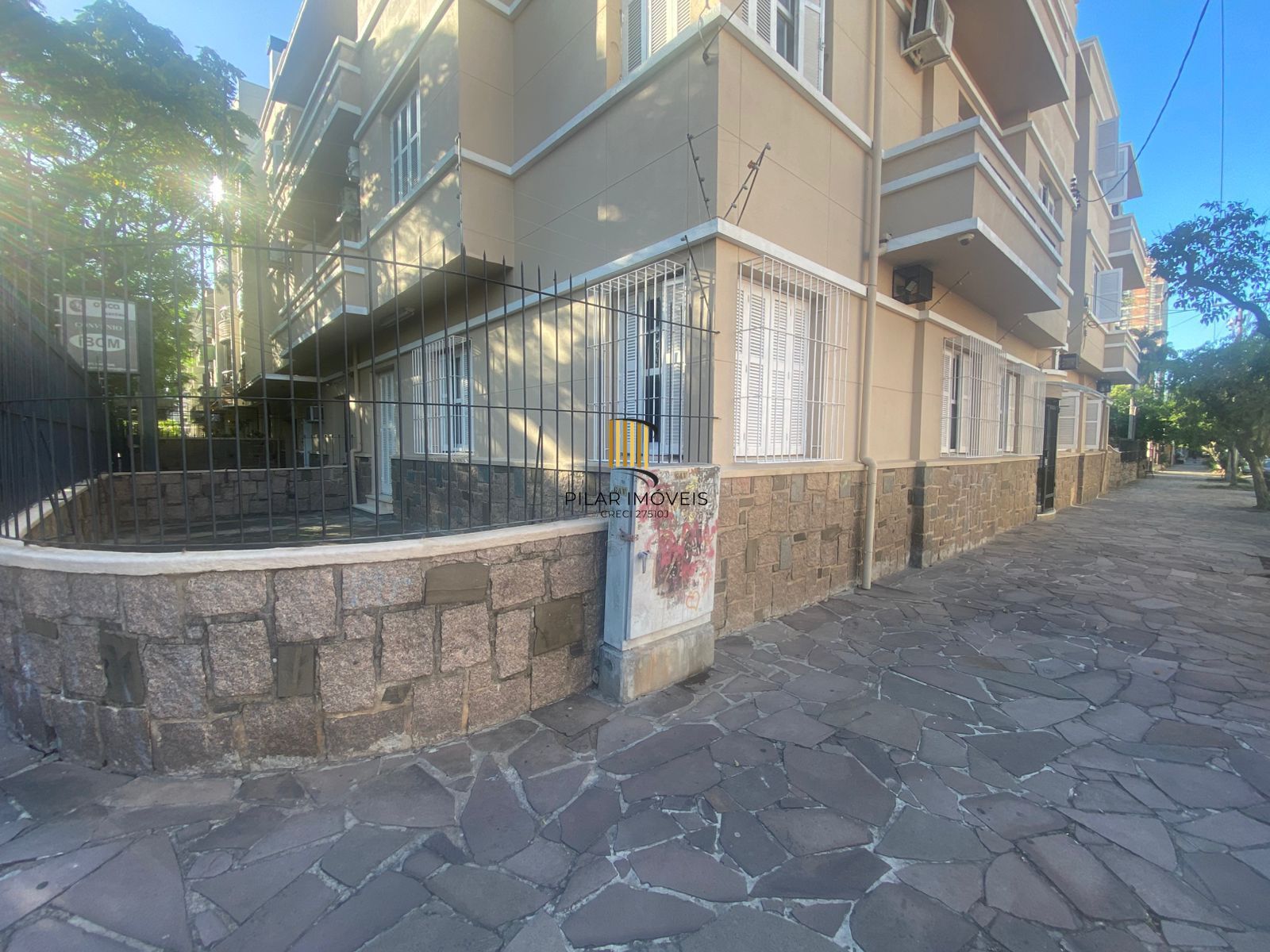 Apartamento garden 3 dormitórios 2 banheiros 128m2 e vaga coberta, Menino Deus