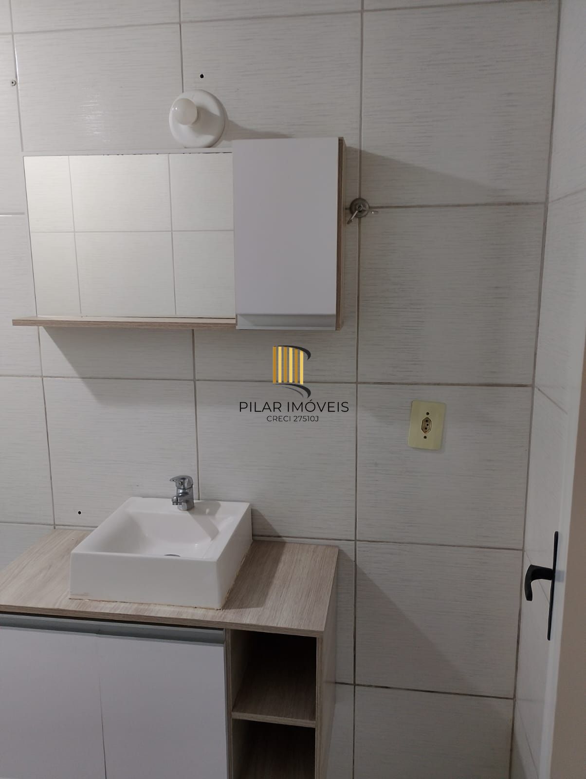 Apartamento Térreo, 02 dormitórios, 60,59m2 área privativa, quiosque com churrasqueira, Menino Deus