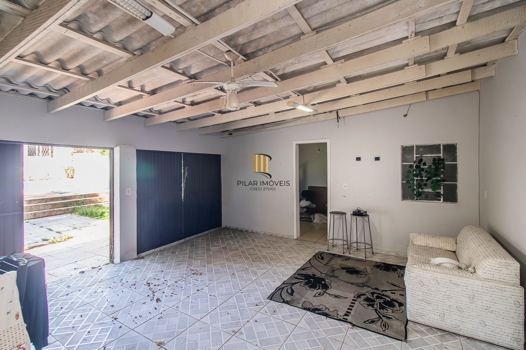 Casa 3 dormitórios, 5 vagas.