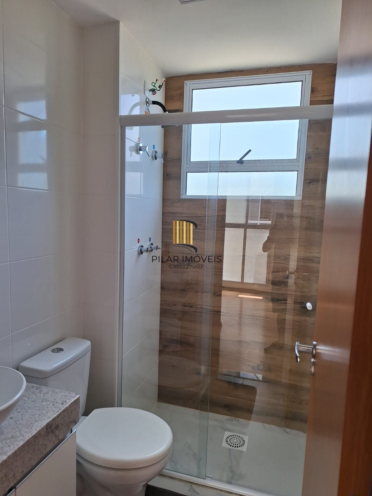 Apartamento 02 dormitorios com estacionamento privativo