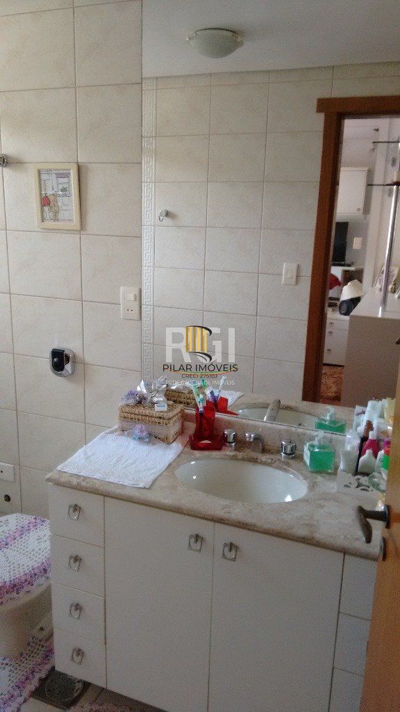 Apartamento para Venda - 238.12m², 3 dormitórios, sendo 1 suites, 3 vagas - Menino Deus