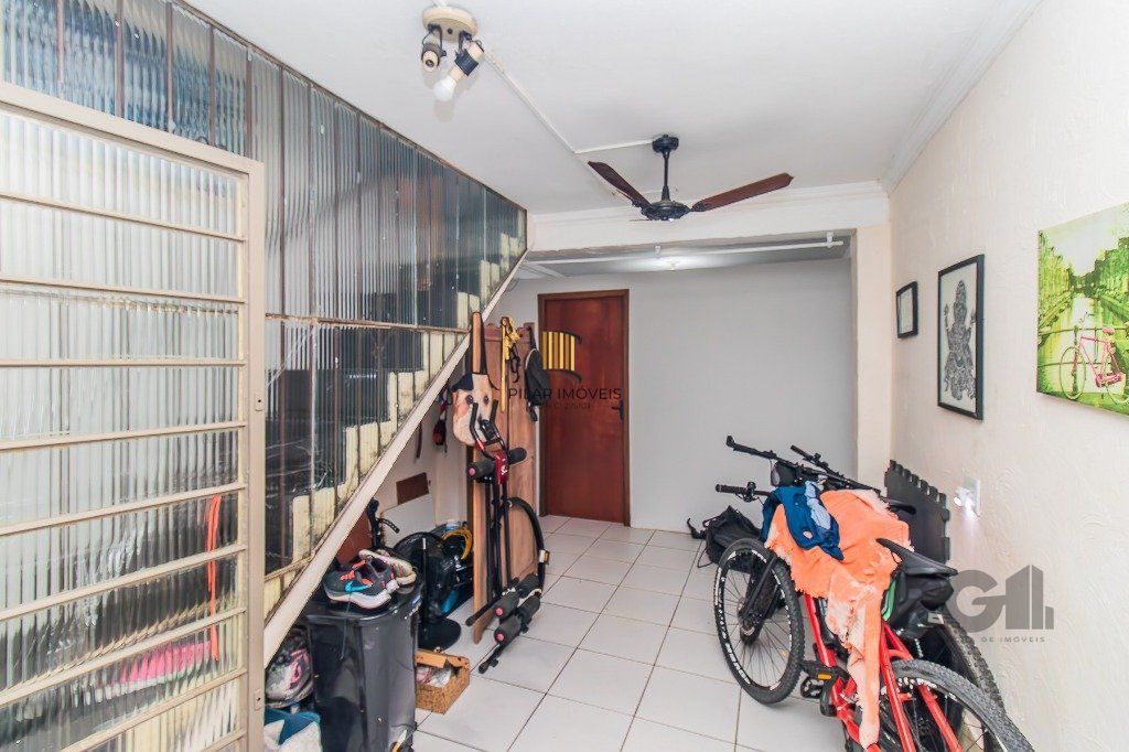 Casa para Venda - 110m², 2 dormitórios, sendo 1 suites, 2 vagas - Menino Deus