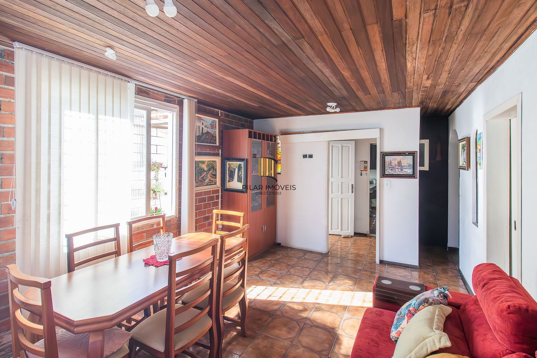 Casa 3 dormitórios, 5 vagas.