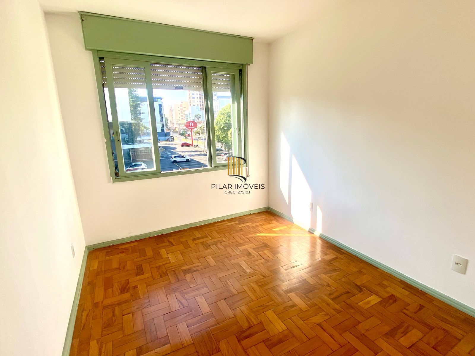 Apartamento 2 dormitórios com vaga de garagem, bairro Menino Deus