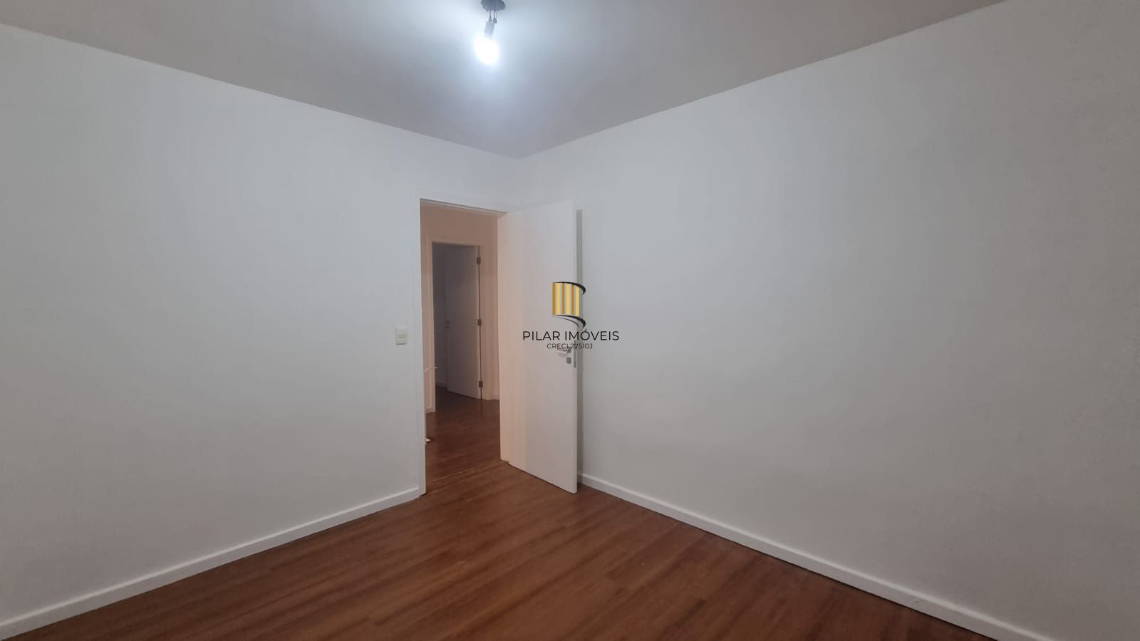 Casa no Condomínio Villa Dei Fiori com 03 dormitórios, duas vagas, Bairro Tristeza a venda na Zona Sul de Porto Alegre