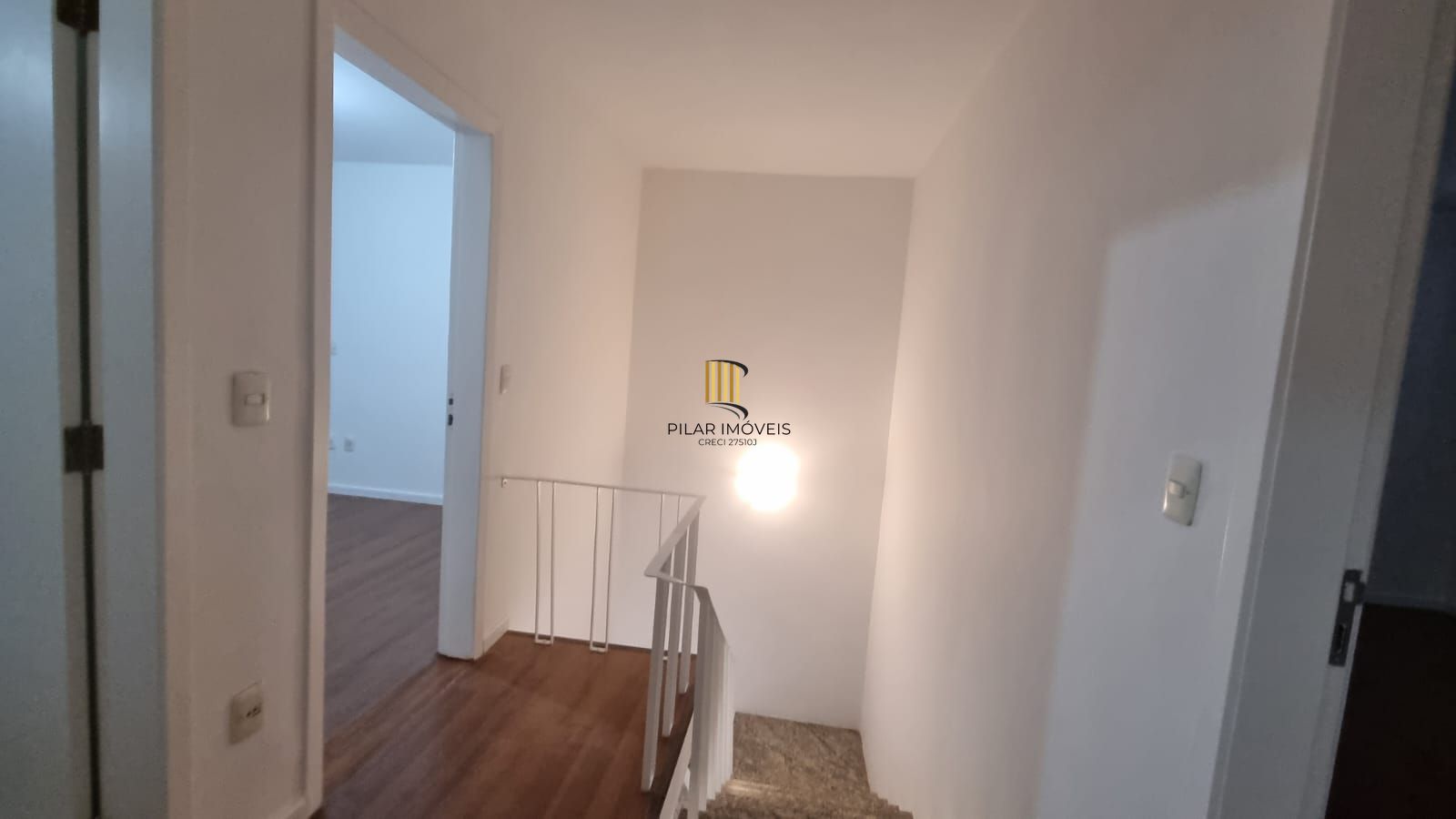 Casa no Condomínio Villa Dei Fiori com 03 dormitórios, duas vagas, Bairro Tristeza a venda na Zona Sul de Porto Alegre